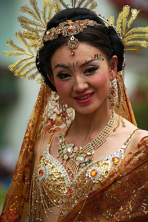 Chińskie suknie ślubne - Zdjęcie 15 z 31
